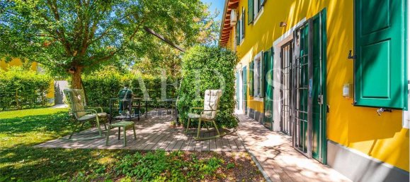 5 bedrooms Villa in Modena, Italy No. 283297 2