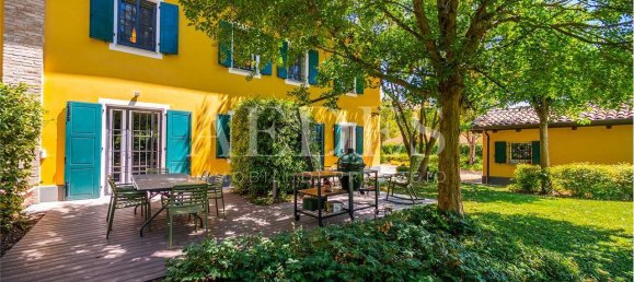 5 bedrooms Villa in Modena, Italy No. 283297 7