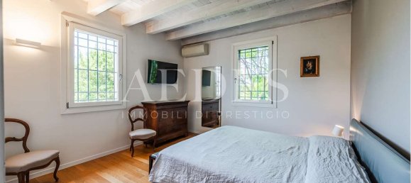 5 bedrooms Villa in Modena, Italy No. 283297 24