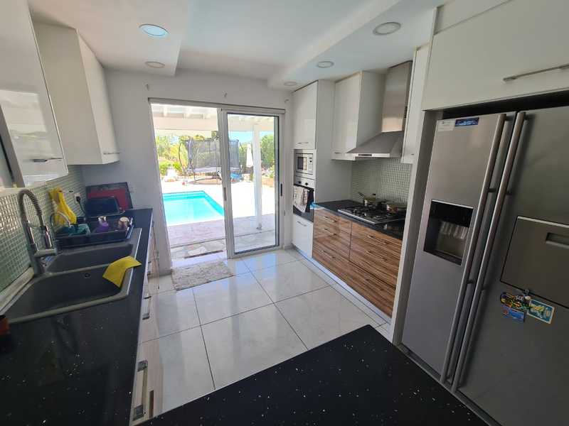 Propiedad comercial de 6 dormitorios en Tala, Cyprus No. 82883