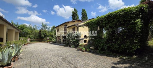 5 bedrooms Villa in Modena, Italy No. 375425 4