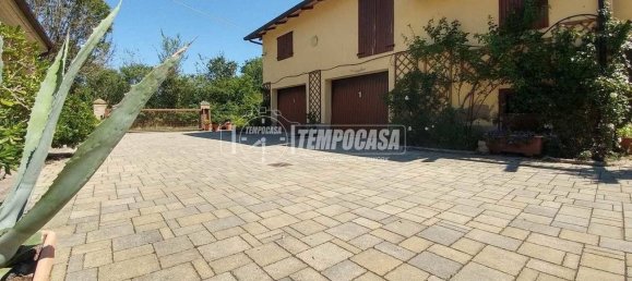 5 bedrooms Villa in Modena, Italy No. 375425 5