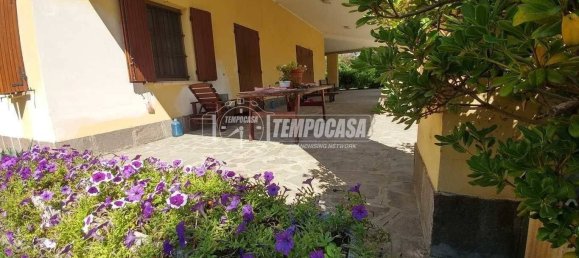 5 bedrooms Villa in Modena, Italy No. 375425 12