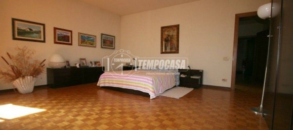 5 bedrooms Villa in Modena, Italy No. 375425 28