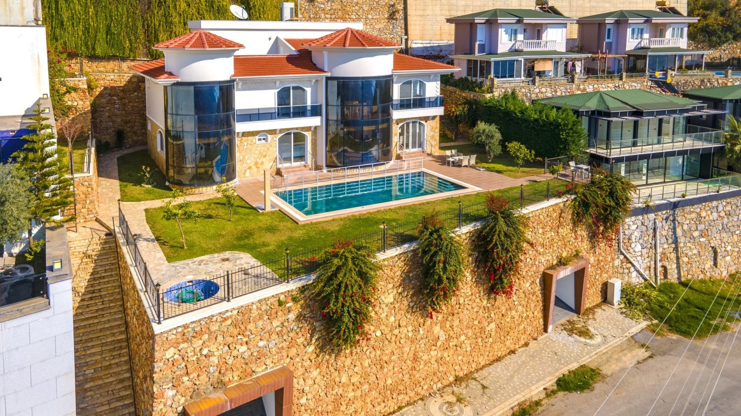 Вилла 5+2 в Бекташ, Турция № 47087