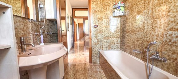 6 bedrooms House in Bucchianico, Italy No. 37412 16