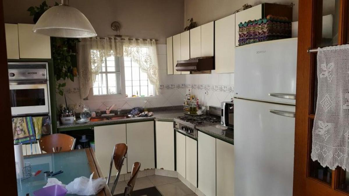 4 bedrooms House in Quilmes, Argentina No. 98244