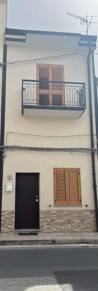 4 rooms House in Sant'Agata di Militello, Italy No. 45080