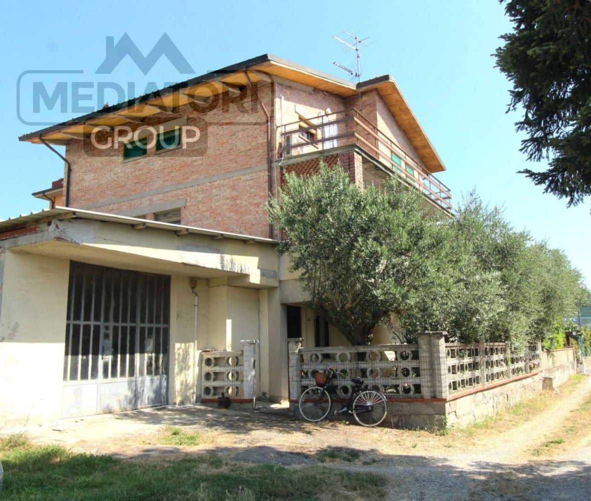 5 rooms Villa in Altopascio, Italy No. 374510