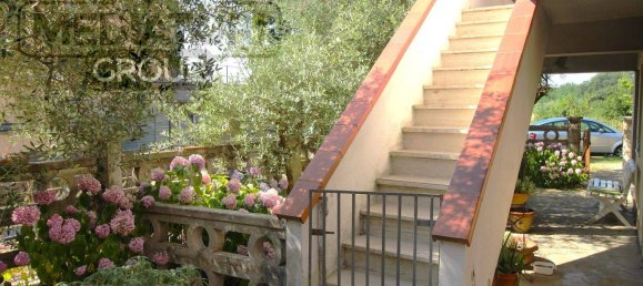 5 rooms Villa in Altopascio, Italy No. 374510 6