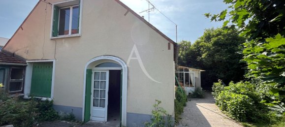 Casa de 3 dormitorios en Checy, France No. 51132 2