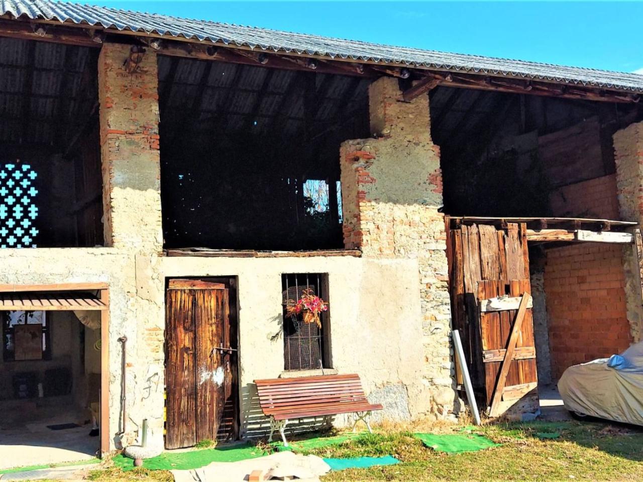 2 rooms House in Vergiate, Italy No. 90612