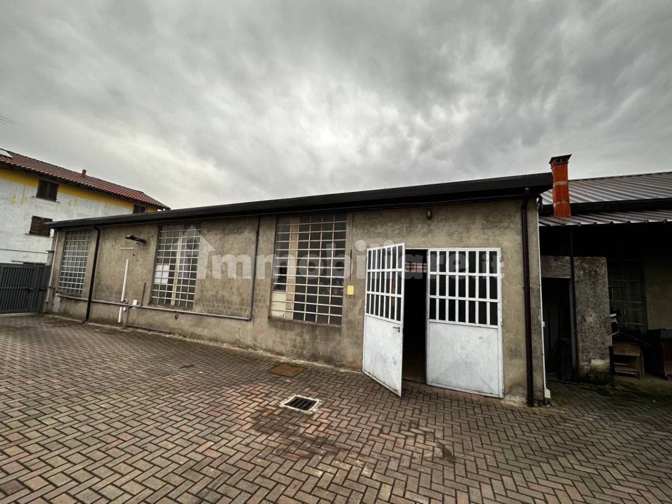 2 rooms Warehouse in Cerano, Italy No. 139740