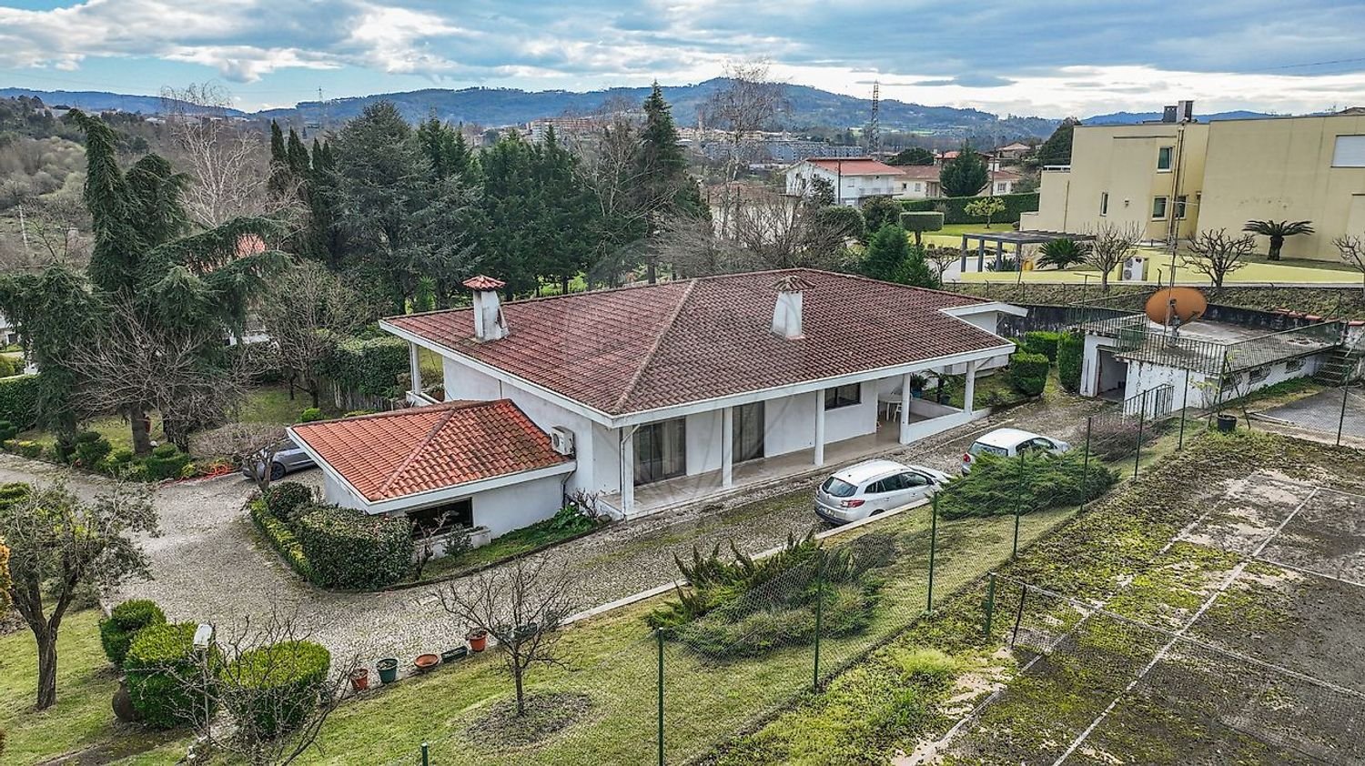 Casa de 4 dormitorios en Ronfe, Portugal No. 180447