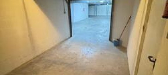  Garage in Cadiz, Spain No. 155477 5