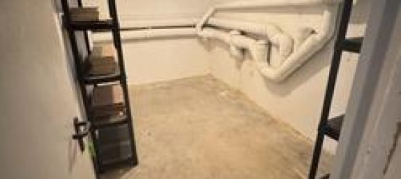  Garage in Cadiz, Spain No. 155477 3