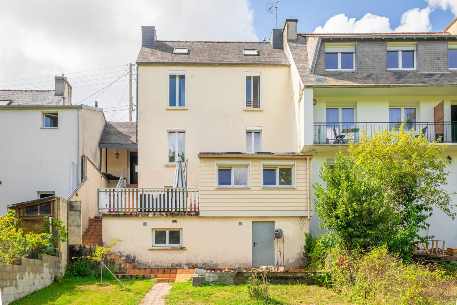 2 bedrooms Building in Quimper, France No. 359026