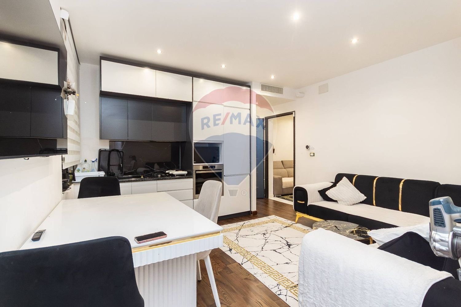 Apartamento de 4 dormitorios en Genoa, Italy No. 381464