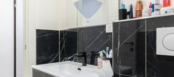 Apartamento de 4 dormitorios en Genoa, Italy No. 381464 26