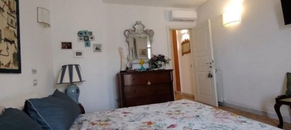 4 bedrooms House in Massa, Italy No. 364671 12