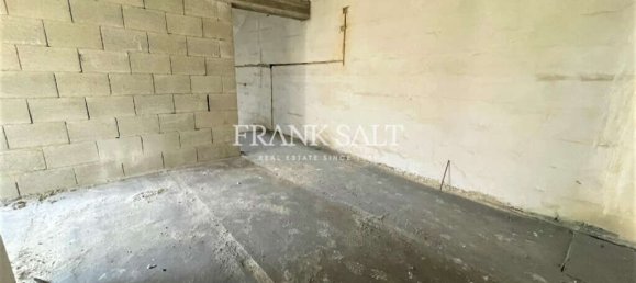 350m² Office in Qormi, Malta No. 12394 2