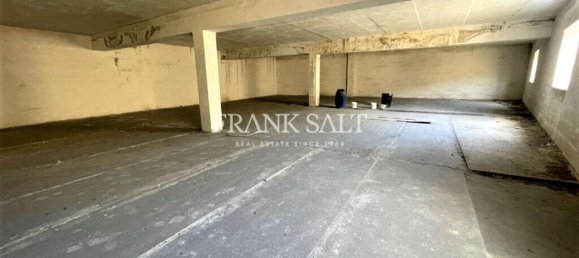 350m² Office in Qormi, Malta No. 12394 4