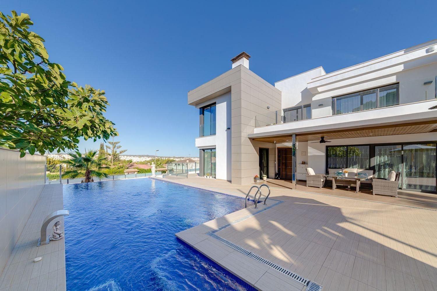 Villa in Torrevieja, Spanien 461m², Nr. 365789