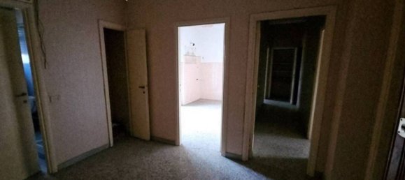 3 rooms Apartment in Rome, Italy No. 203356 2