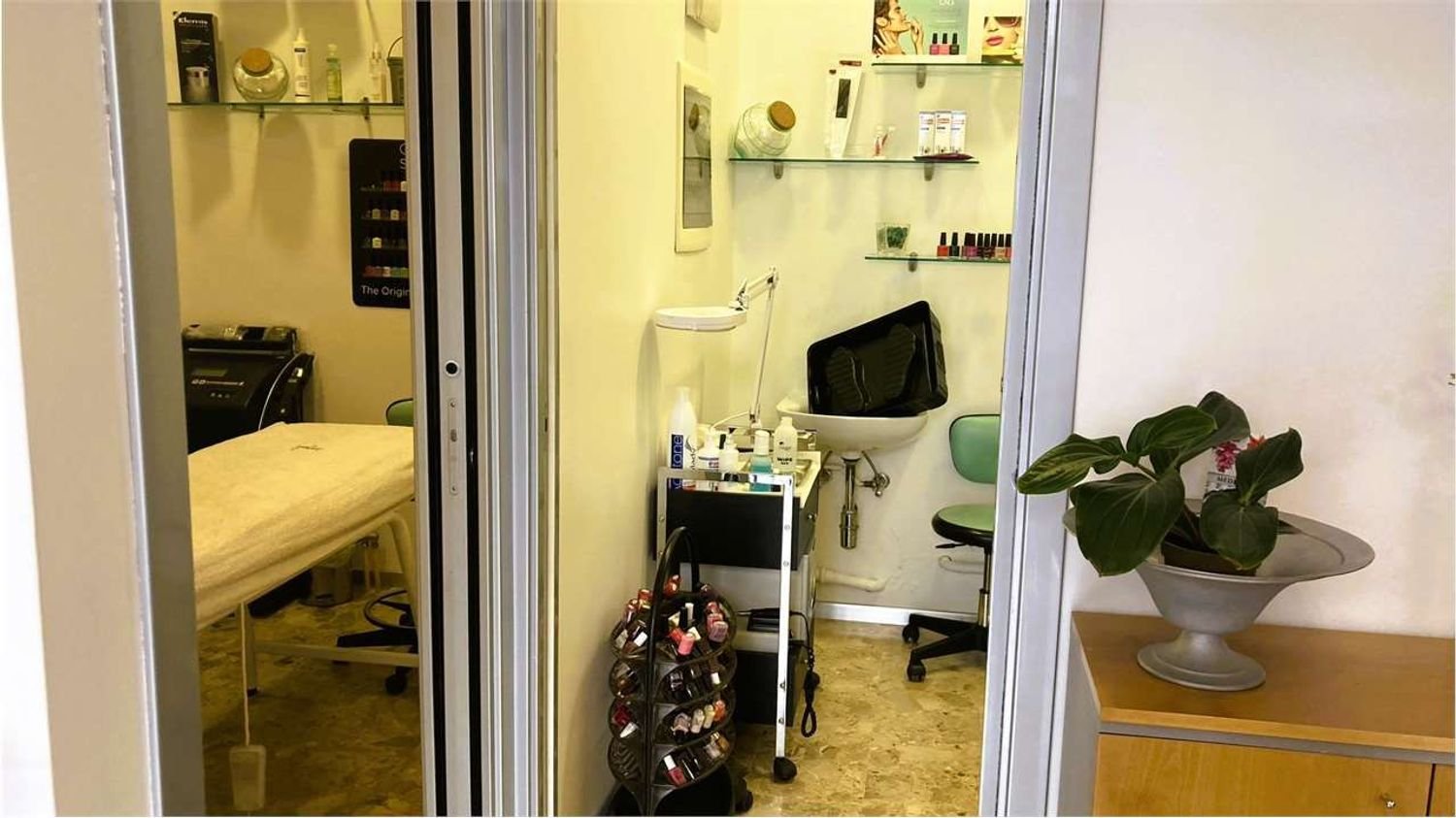 Propriété commerciale à Varese, Italy 70m² No. 71621