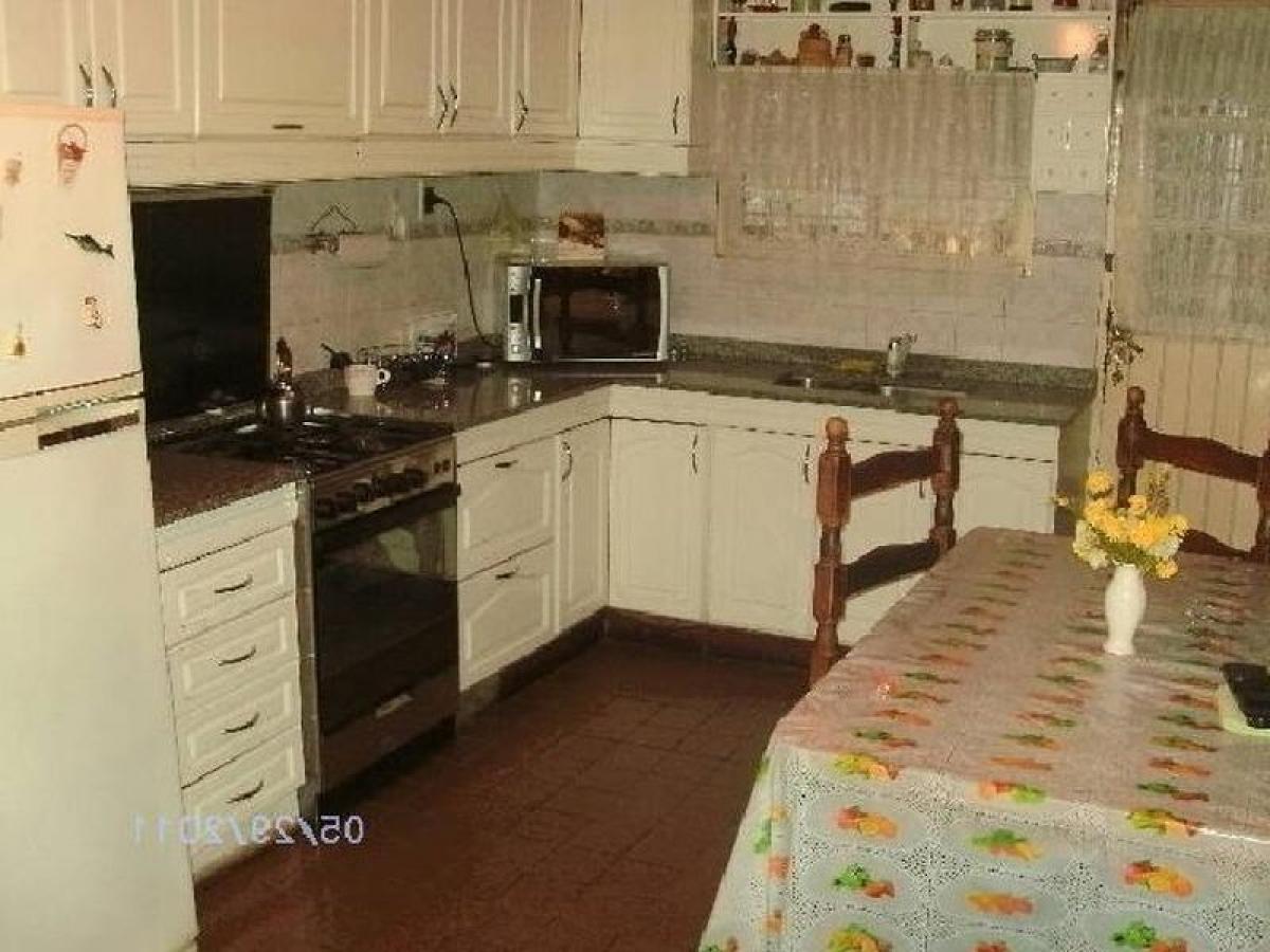 3 bedrooms House in Ituzaingo, Argentina No. 98004