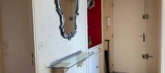 Apartamento de 3 dormitorios en Tours, France No. 93530 3