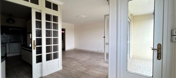 Apartamento de 3 dormitorios en Tours, France No. 93530 4