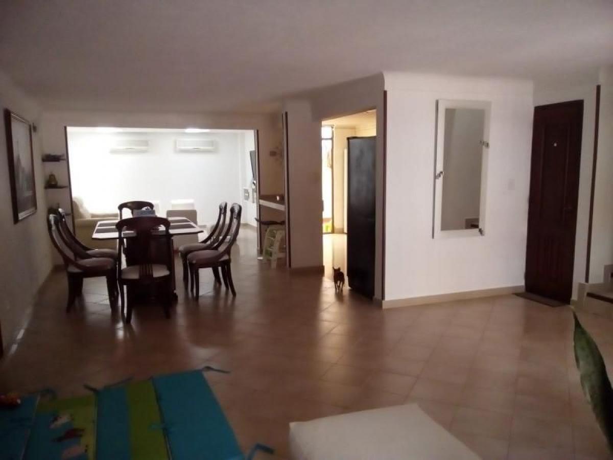 Casa de 4 dormitorios en Valle del Cauca, Colombia No. 1359