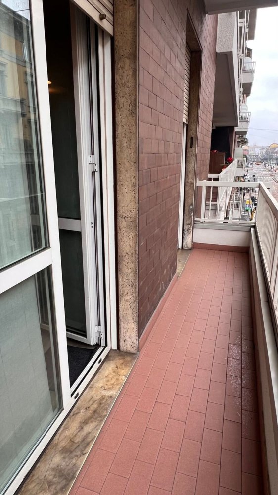 4 bedrooms Apartment in Milan, Italy No. 385823