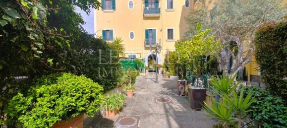 2 bedrooms Apartment in Naples, Italy No. 73636 2