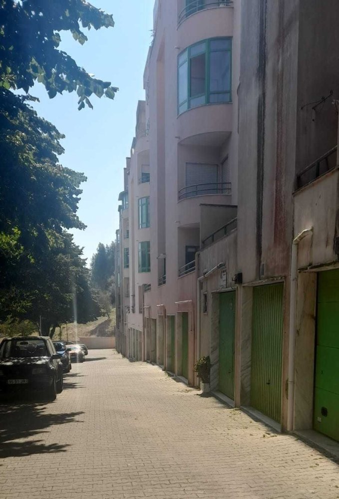  Garage in Rio de Mouro, Portugal No. 237717