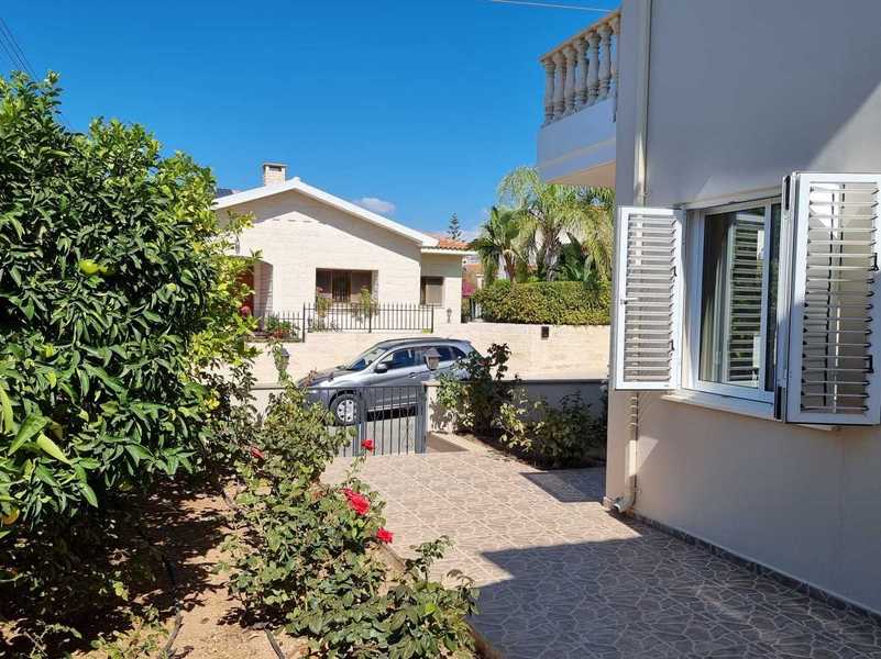 Propiedad comercial de 4 dormitorios en Tala, Cyprus No. 49682