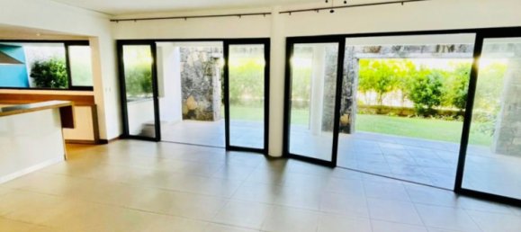 4 bedrooms Apartment in Roches Noires, Mauritius No. 249 2