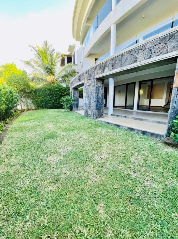 4 bedrooms Apartment in Roches Noires, Mauritius No. 249