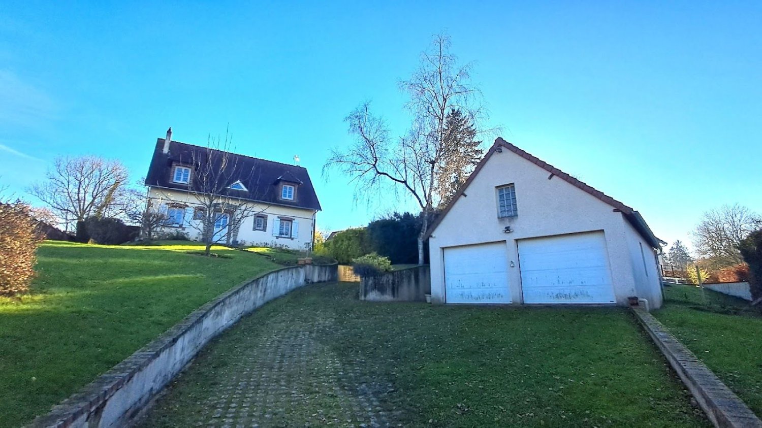 Casa de 3 dormitorios en Senonches, France No. 49542