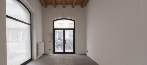 101m² Commercial property in Ancona, Italy No. 80559 2