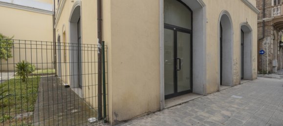 101m² Commercial property in Ancona, Italy No. 80559 5