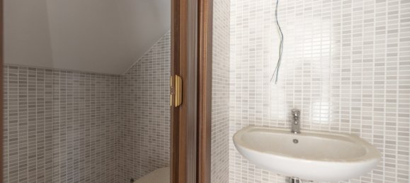 101m² Commercial property in Ancona, Italy No. 80559 4