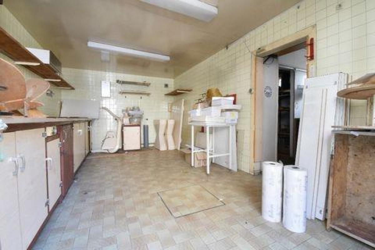 Bureau à Ussel, France 34m² No. 19813