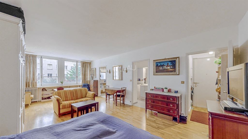 Studio in Paris, France No. 190389