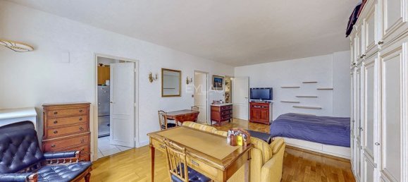 Studio in Paris, France No. 190389 8