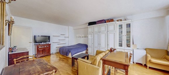 Studio in Paris, France No. 190389 10