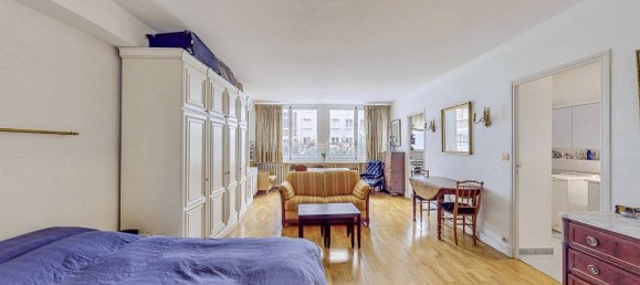 Studio in Paris, France No. 190389 7