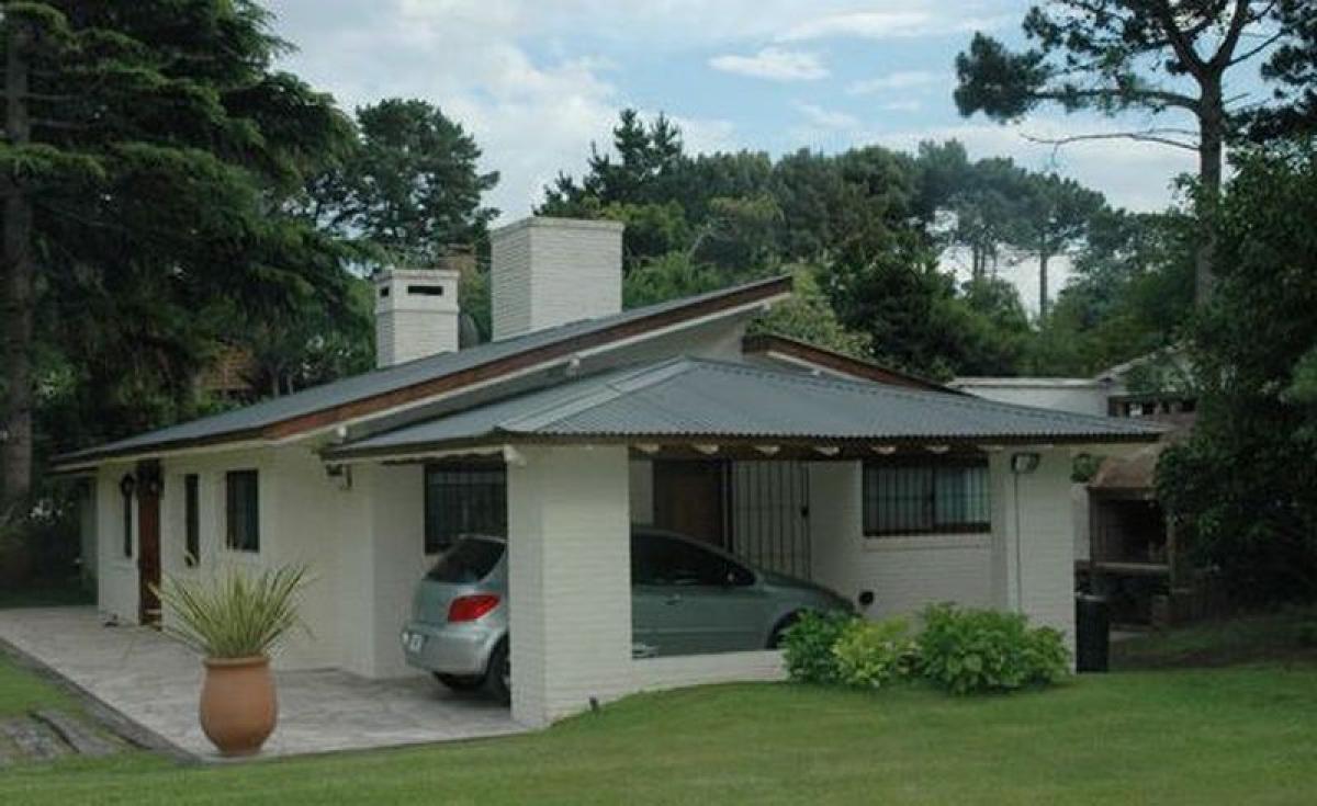 3 bedrooms House in Mar del Plata, Argentina No. 75306