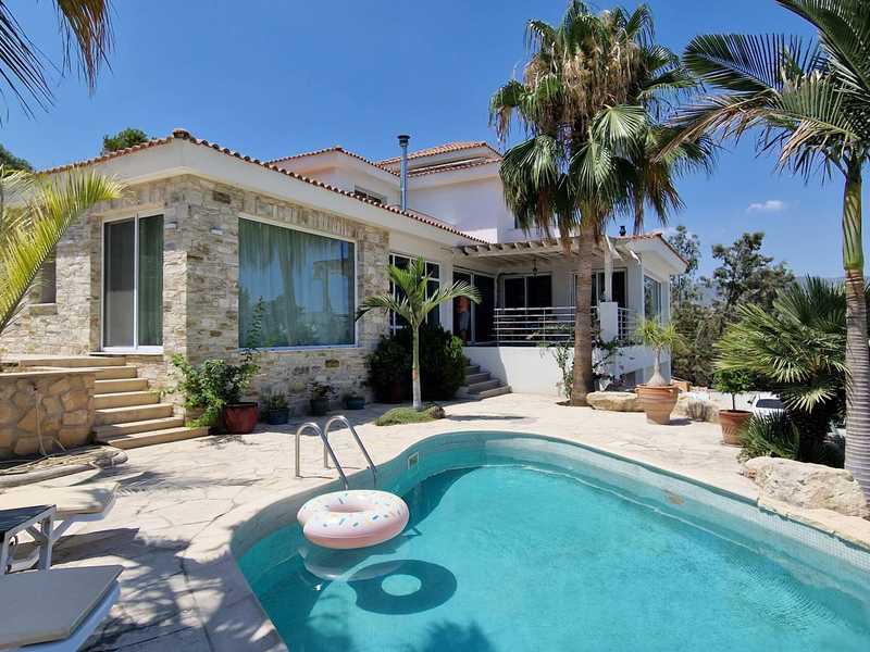 Villa de 5 dormitorios en Pyrgos, Cyprus No. 13642